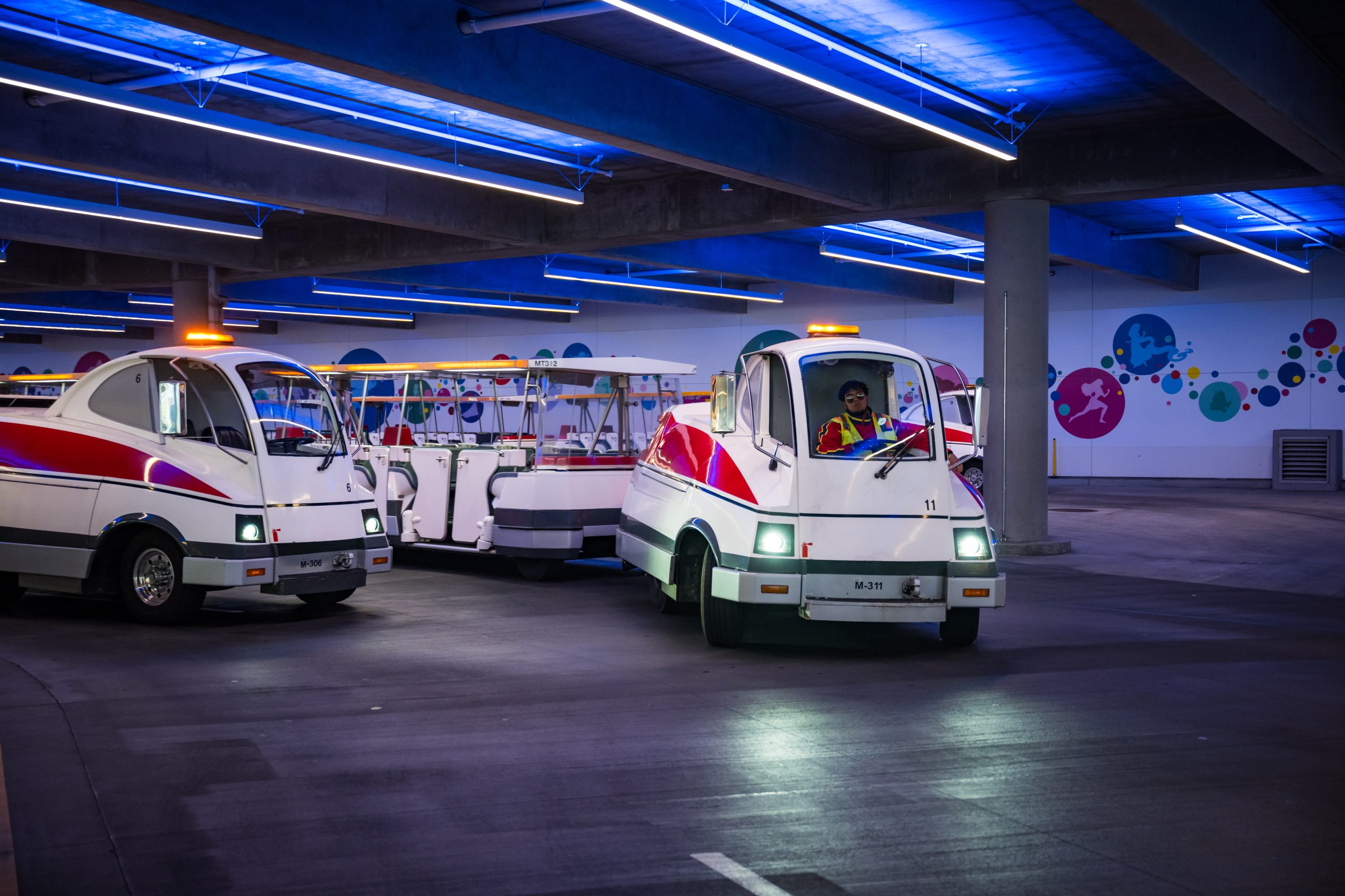 Disneyland transportation, Disneyland parking structure trams