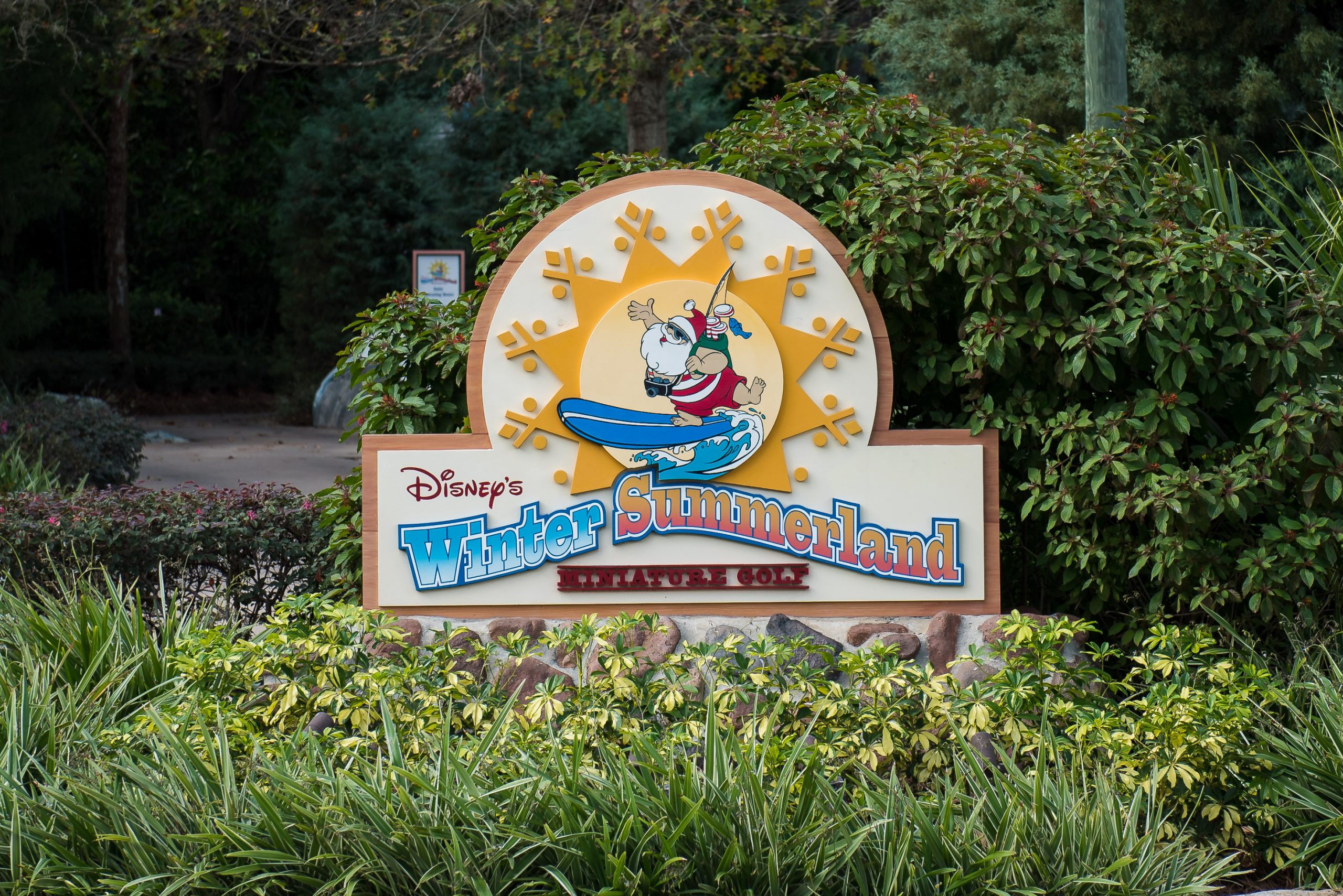 Disney's Winter Summerland Mini Golf Course, entrance sign