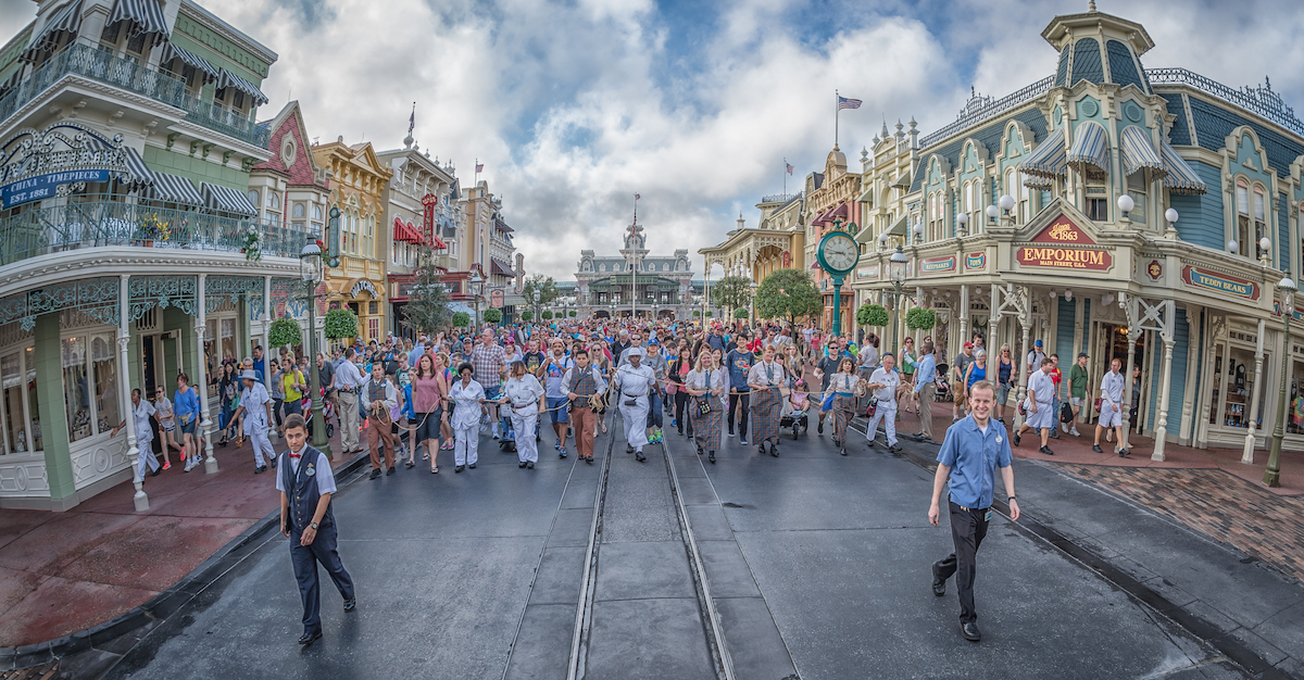 Dad’s Top 10 Tips to Avoid Disney World Crowds